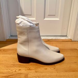 NEW Aquatalia Women’s Gwenyth Calf Boots in White, Size 10M